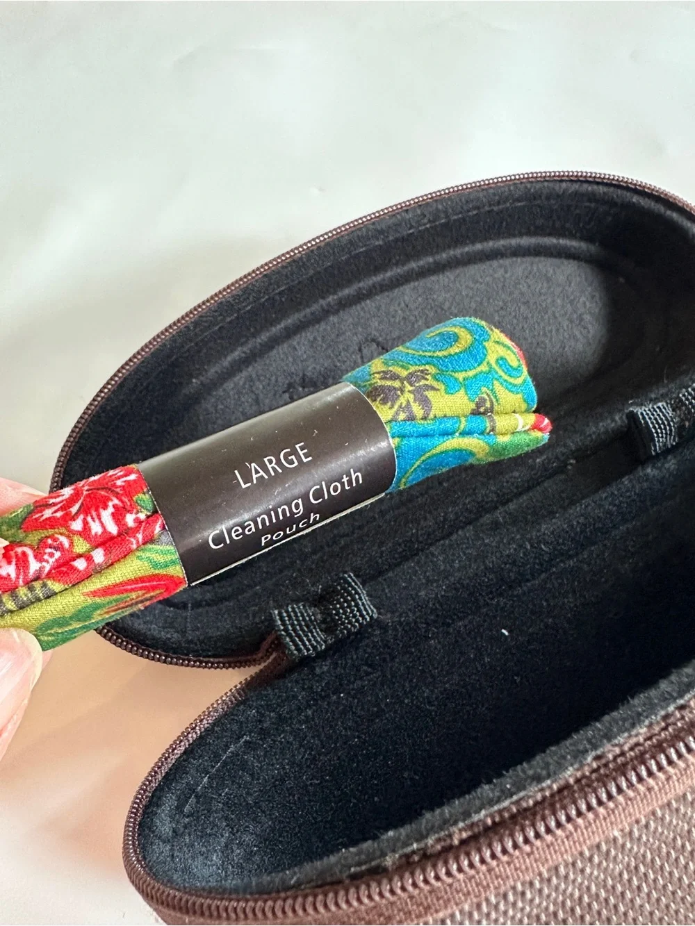 ❗️SOLD❗️Maui Jim Brown Hard Sunglasses Zipper Case with Floral Cleaning Cloth